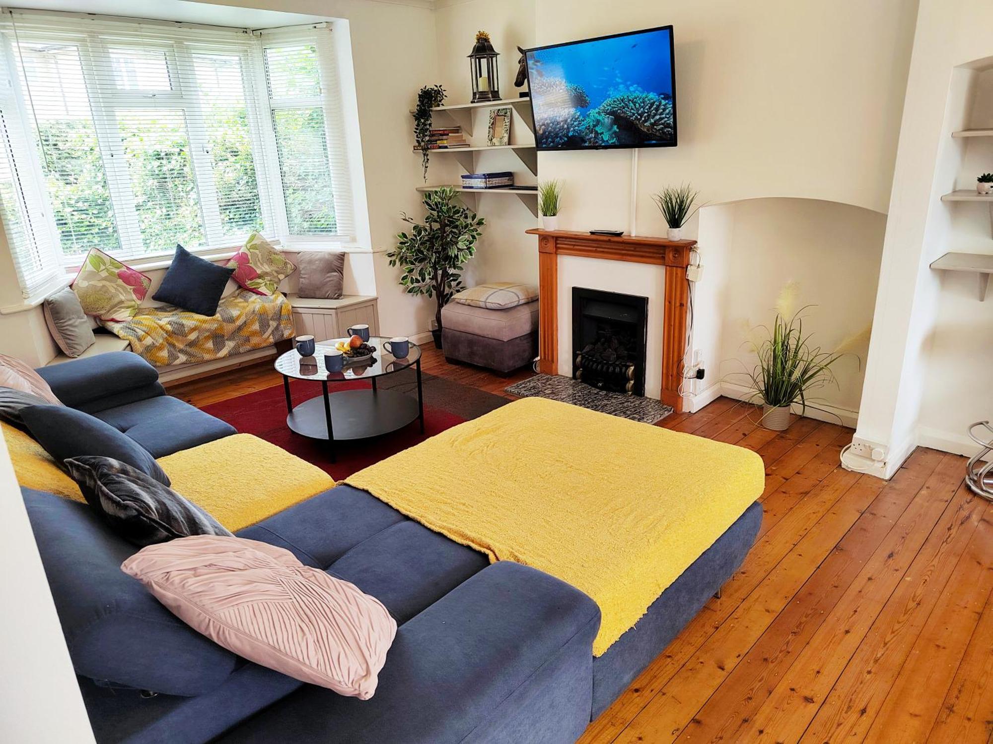 Epicsa - Corporate & Family In 3 Bedroom House With Garden, Free Parking