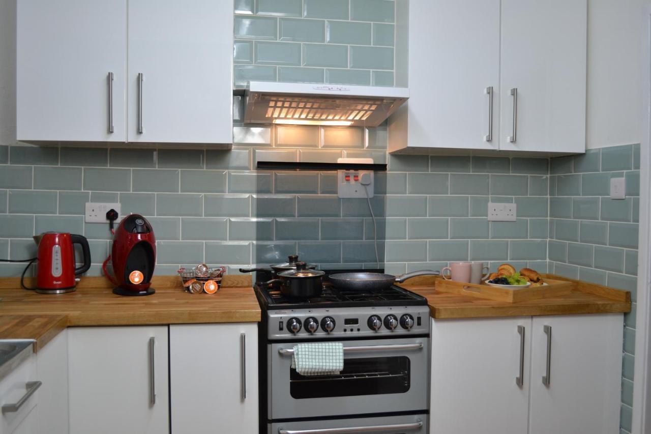 Epicsa - Corporate & Family In 3 Bedroom House With Garden, Free Parking *